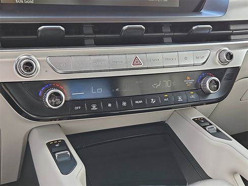 Used 2023 Kia Telluride S image 18