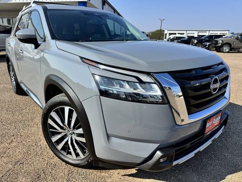 Used 2022 Nissan Pathfinder Platinum w/ Cargo Package image 1