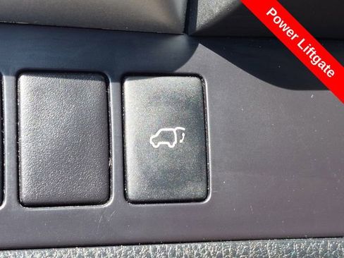 Used 2017 Toyota Highlander Limited image 16