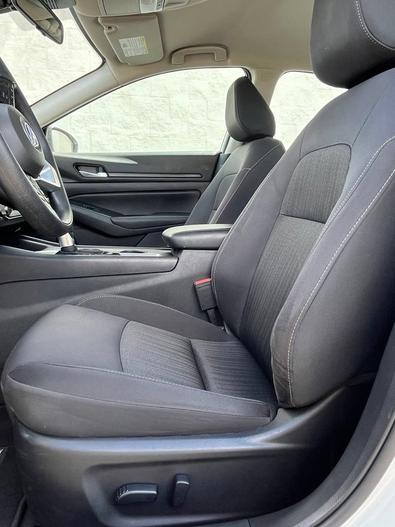 Used 2025 Nissan Altima 2.5 SV AWD/4WD image 7