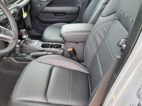 Used 2023 Jeep Wrangler Sahara image 12