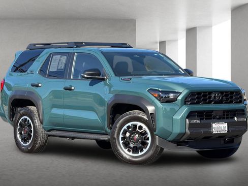 Used 2025 Toyota 4Runner TRD Off-Road Premium AWD/4WD image 2