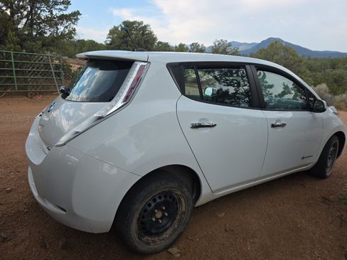 Used 2013 Nissan Leaf S FWD image 3
