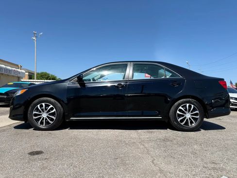 Used 2012 Toyota Camry LE FWD image 12