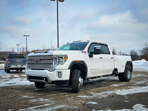 Used 2022 GMC Sierra 3500 Denali image 9