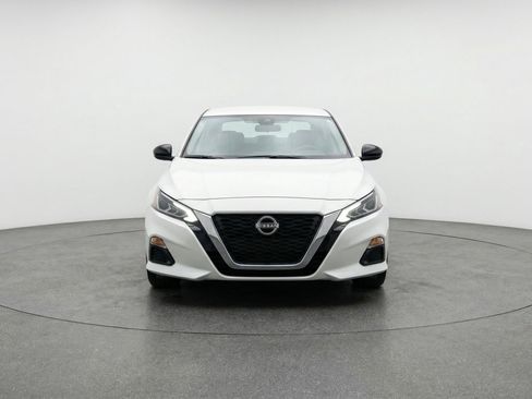 Used 2025 Nissan Altima 2.5 SV FWD image 2