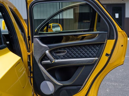 Used 2019 Bentley Bentayga image 32