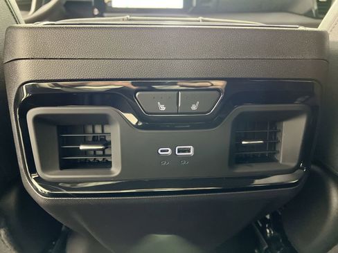Used 2024 GMC Sierra 1500 AT4 w/ Technology Package AWD/4WD image 21