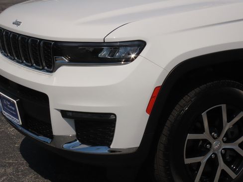 Used 2024 Jeep Grand Cherokee L Limited RWD image 3