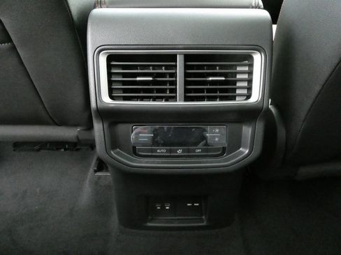 New 2025 Volkswagen Atlas Peak Edition SE image 40