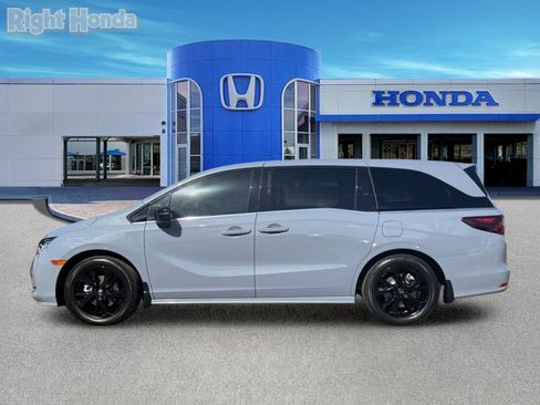 Used 2024 Honda Odyssey Sport image 3