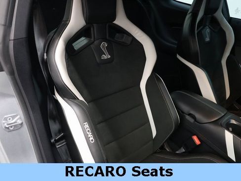 Used 2022 Ford Mustang Shelby GT500 w/ Carbon Fiber Track Pack image 19