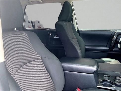 Used 2018 Toyota 4Runner TRD Off-Road AWD/4WD image 28