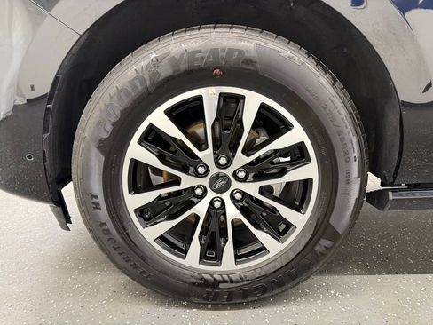 Used 2025 Ford Expedition Platinum AWD/4WD image 18
