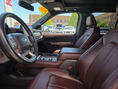 Used 2024 Ford Expedition Max Limited AWD/4WD image 2
