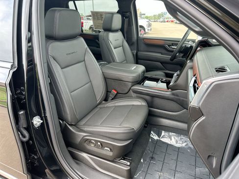 Used 2025 GMC Yukon XL Denali w/ Sun & Power Step Package image 24