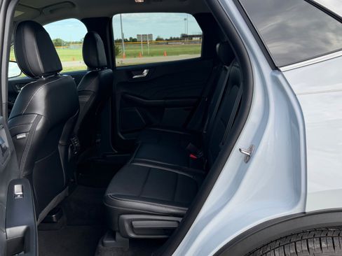Used 2025 Ford Escape Platinum AWD/4WD image 18