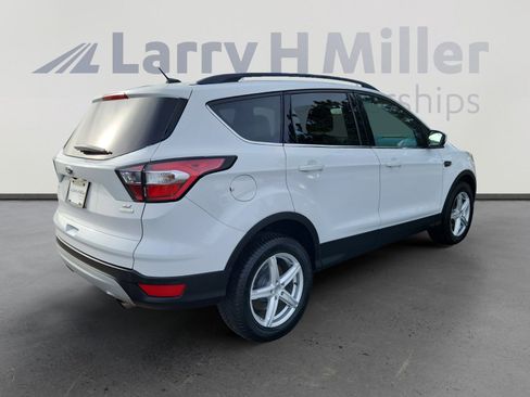 Used 2017 Ford Escape SE w/ Equipment Group 201A image 5