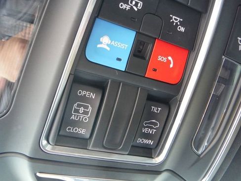 Certified 2024 Jeep Grand Cherokee Altitude AWD/4WD image 31