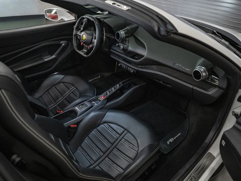 Certified 2021 Ferrari F8 Tributo RWD image 34