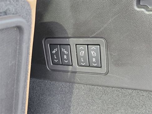 Used 2023 Cadillac XT6 Premium Luxury w/ Platinum Package image 11