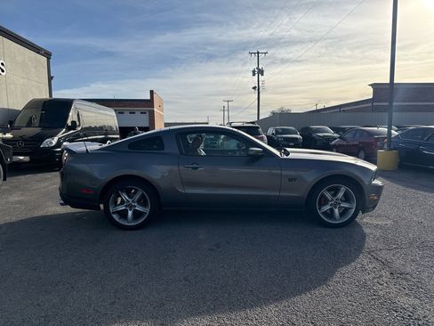 Used 2010 Ford Mustang GT image 5