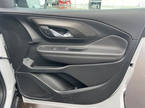 Used 2023 GMC Terrain SLE w/ Driver Convenience Package image 10