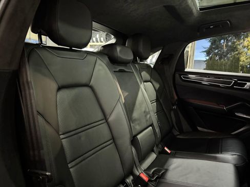 Used 2022 Porsche Cayenne GTS image 34