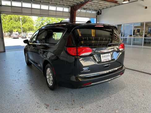 Used 2020 Chrysler Voyager Lxi FWD image 5
