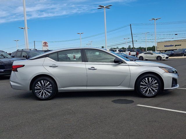 Used 2025 Nissan Altima 2.5 SV AWD/4WD image 7