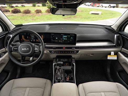 Used 2025 Kia Sorento S w/ Panoramic Sunroof Package FWD image 23