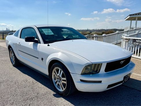 Used 2008 Ford Mustang DELUXE COUPE image 3