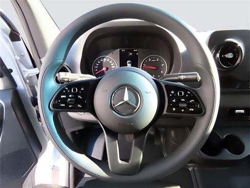Used 2024 Mercedes-Benz Sprinter 2500 image 46