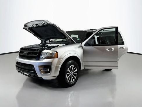 Used 2016 Ford Expedition XLT w/ Equipment Group 202A AWD/4WD image 22