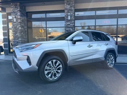 Used 2022 Toyota RAV4 Limited image 11