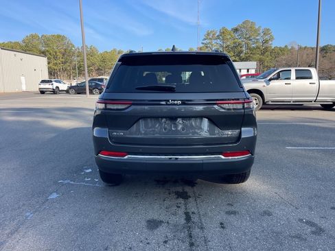 Used 2023 Jeep Grand Cherokee Laredo image 10