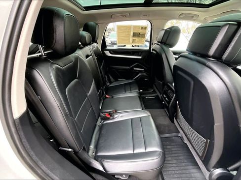Used 2024 Porsche Cayenne image 19