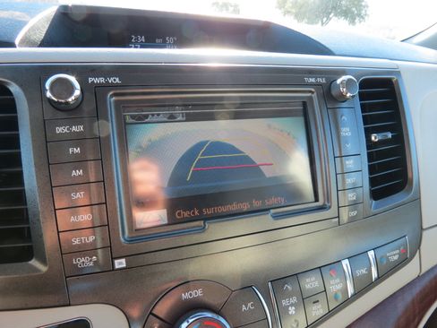 Used 2013 Toyota Sienna Limited image 19