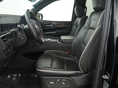 Used 2024 Cadillac Escalade ESV Premium Luxury image 28