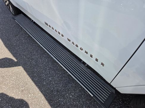 Used 2024 Jeep Grand Wagoneer L Series III image 21