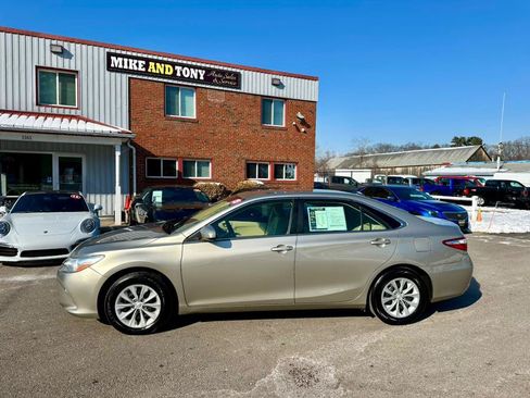 Used 2015 Toyota Camry LE FWD image 4