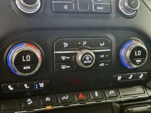 Used 2019 GMC Sierra 1500 AT4 w/ AT4 Preferred Package AWD/4WD image 17