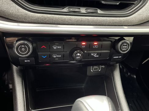 Used 2022 Jeep Compass Latitude AWD/4WD image 21
