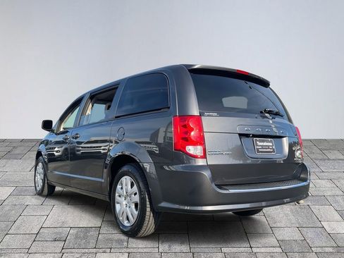 Used 2019 Dodge Grand Caravan SE image 5