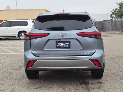 Used 2023 Toyota Highlander Platinum FWD image 6