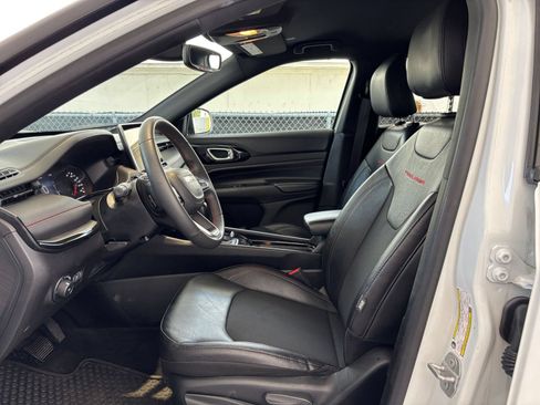 Used 2025 Jeep Compass Trailhawk AWD/4WD image 27