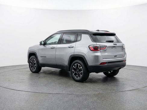 Used 2025 Jeep Compass Trailhawk AWD/4WD image 6