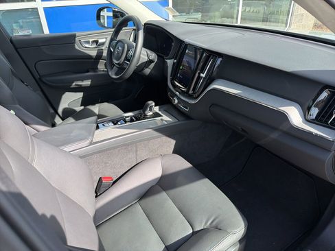 Used 2025 Volvo XC60 B5 Plus AWD/4WD image 27