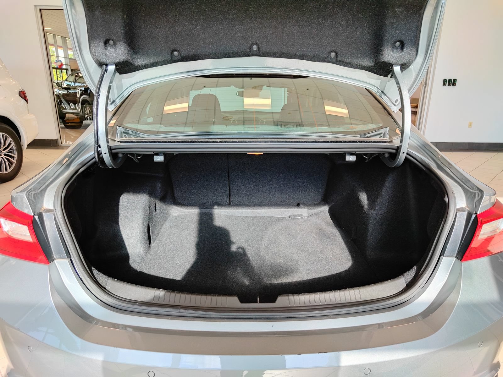 Used 2025 Chevrolet Malibu LT FWD image 11