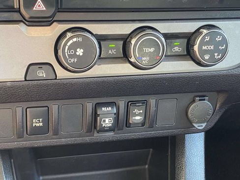 Used 2019 Toyota Tacoma SR5 RWD image 28